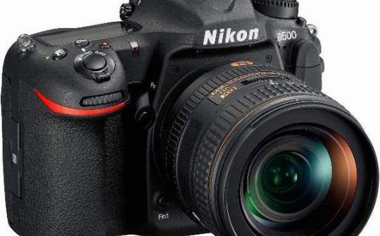 Nhiều tân binh máy ảnh bị trễ ngày ra mắt