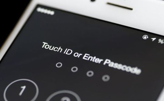 Tòa án Mỹ cố ép Apple bẻ khóa thiết bị