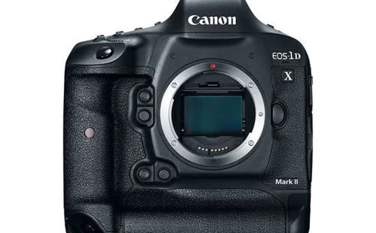 Canon EOS-1D X Mark II có thể quay phim 4K