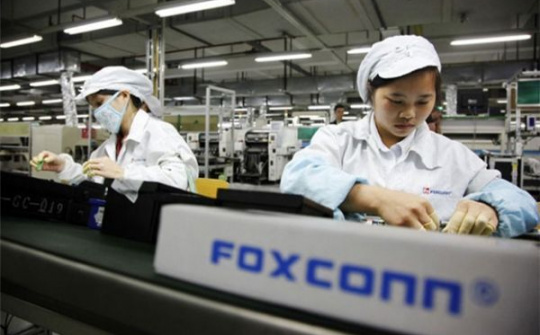 Foxconn được gì khi mua Sharp?
