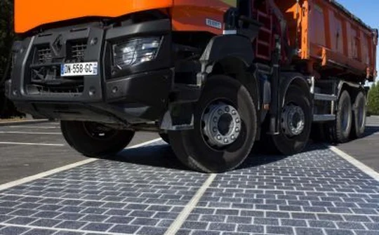 Pháp sẽ phủ tấm pin năng lượng Mặt trời cho 1000 km đường bộ