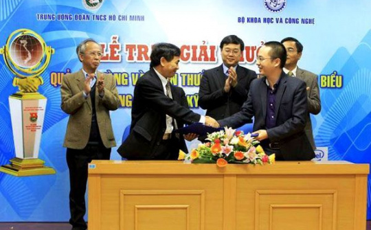 Bồi dưỡng và sử dụng tài năng trẻ Việt Nam: Muốn hái quả, phải trồng cây