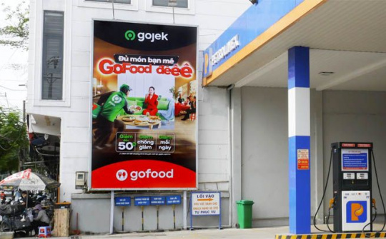 Gojek triển khai biển quảng cáo phát tiếng rao hàng