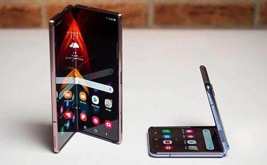 Doanh số smartphone gập của Samsung tăng 300%