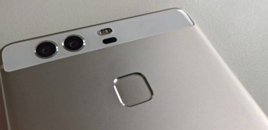 Rò rỉ hình ảnh smartphone 2 camera sau từ Huawei