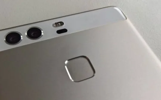 Rò rỉ hình ảnh smartphone 2 camera sau từ Huawei