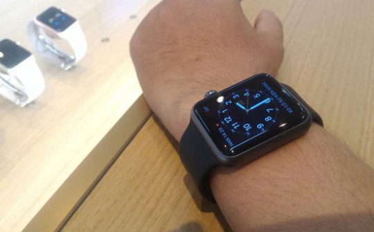 Apple Watch lên kệ tại Việt Nam, mở bán tại VStore