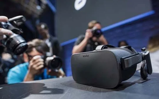 Oculus Rift chính thức “xuất kho” sau 4 năm lận đận