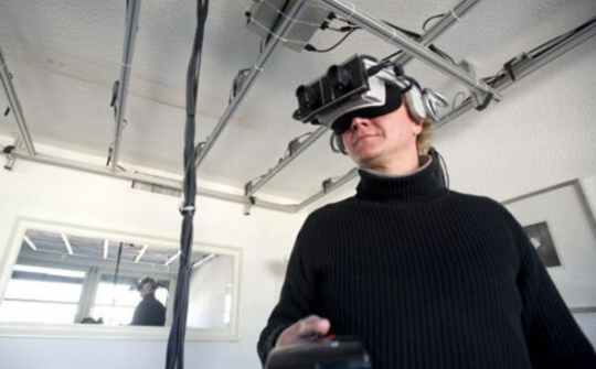 Intel tung sản phẩm cạnh tranh với HoloLens