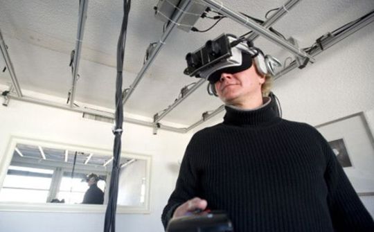 Intel tung sản phẩm cạnh tranh với HoloLens