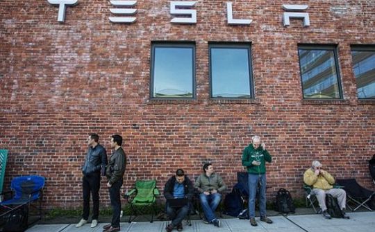 Tesla Model 3 "cháy hàng" trên toàn cầu