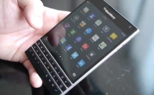 BlackBerry Passport giảm giá chỉ còn 10,99 triệu đồng