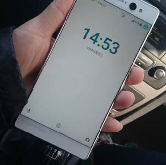 Sony ra mẫu phablet lạ với màn hình to, camera cảm biến lớn