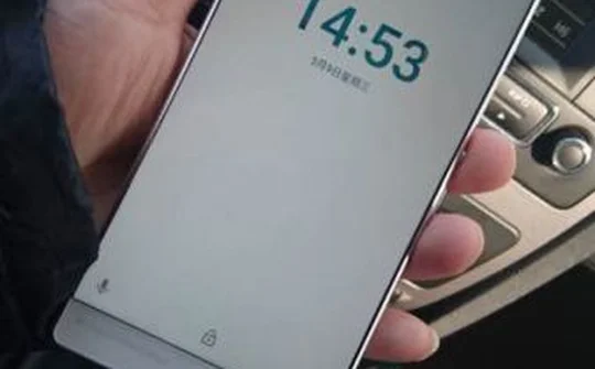 Sony ra mẫu phablet lạ với màn hình to, camera cảm biến lớn