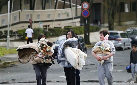 Động đất tại Kumamoto: Người Nhật không than vãn trên Facebook
