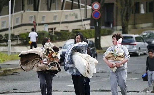Động đất tại Kumamoto: Người Nhật không than vãn trên Facebook