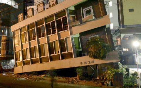 Sony tạm ngừng sản xuất vì động đất