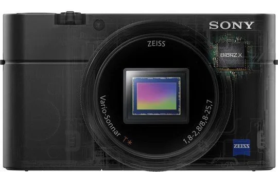 Tháng 6/2016: Sony RX100 V chính thức ra mắt