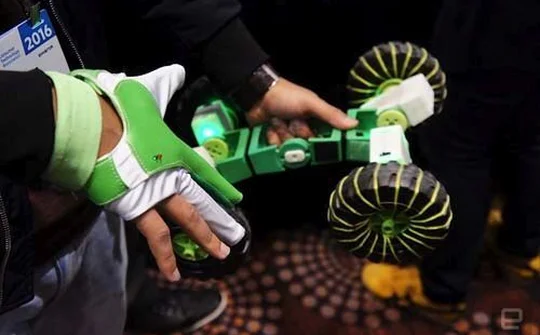 Tự chế tạo robot điều khiển bằng “Thần Lực” qua chiến dịch Crowdfunding