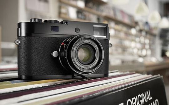 Leica ra mắt máy ảnh số không màn hình giá 6.000USD