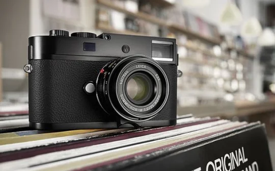 Leica ra mắt máy ảnh số không màn hình giá 6.000USD