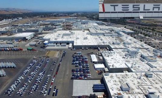 Tesla được tặng... nhà máy điện hạt nhân