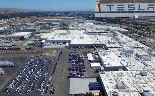 Tesla được tặng... nhà máy điện hạt nhân