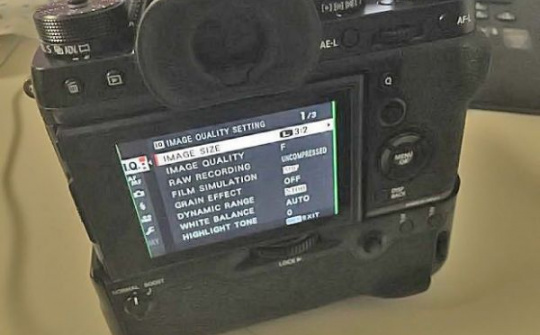 Fuji X-T2 lộ ảnh thực tế, giá bán khoảng 65 triệu đồng