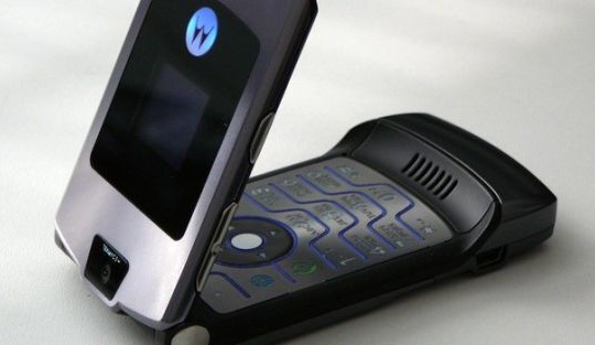 Motorola sắp ra model điện thoại nắp gập?