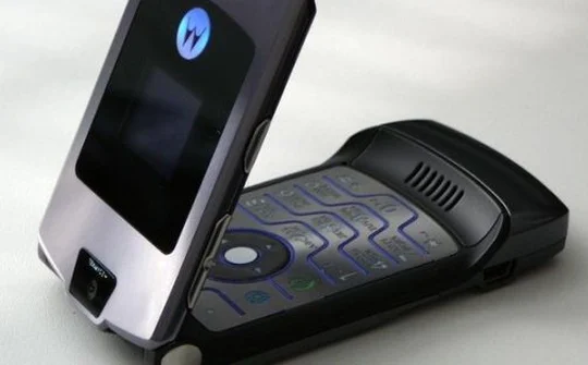Motorola sắp ra model điện thoại nắp gập?