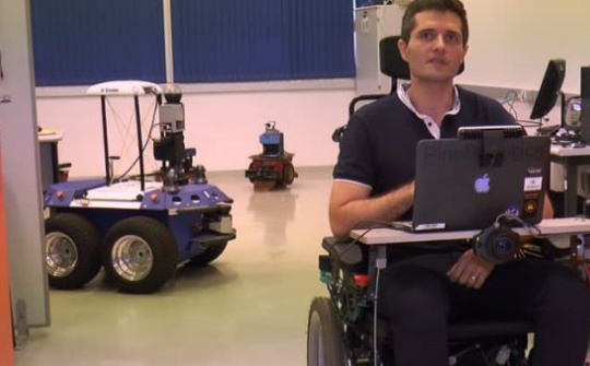 [Video] Xe lăn thông minh