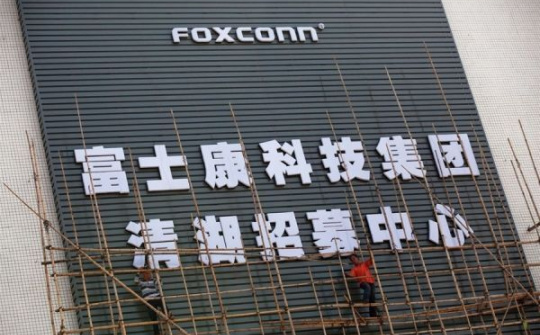 Foxconn dự kiến để robot "cướp việc" của 60.000 nhân công