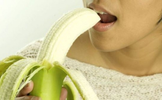 Trung Quốc cấm đăng tải hình ảnh “ăn chuối gợi dục” trên Internet