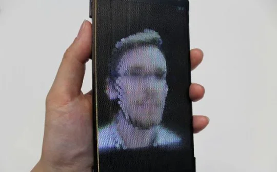 Smartphone màn hình 3D có thể uốn cong