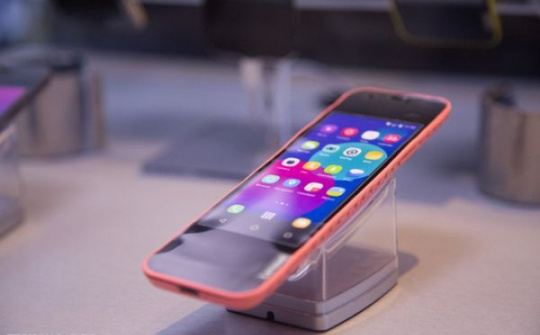 Lenovo trình làng điện thoại uốn dẻo