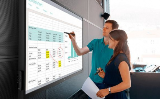 Dell tung ra màn hình cảm ứng "khủng" 70 inch cho lớp học