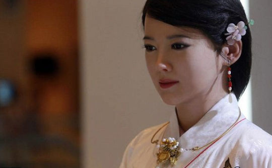Trung Quốc trình diễn robot "mỹ nhân" sống động như người thật