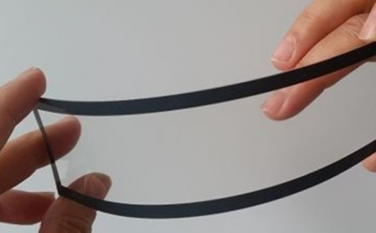 Các thiết bị đeo sắp dùng màn hình uốn cong