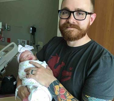 Chăm chỉ bắt Pokemon ngay khi vợ sắp sửa chuyển dạ