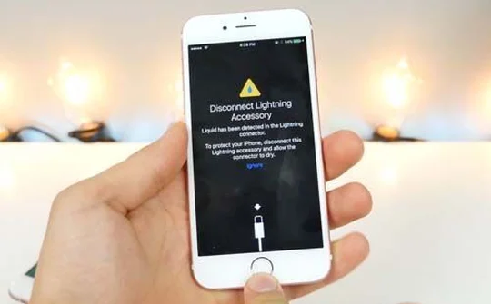 iOS 10 sẽ cảnh báo người dùng khi "dính nước"