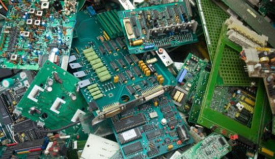 Mỗi năm, người Việt thải ra môi trường 90.000 tấn rác thải điện tử