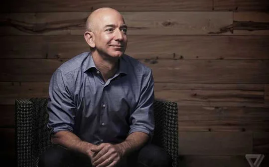 Nhà sáng lập Amazon "soán ngôi" Warren Buffett, trở thành tỷ phú thứ 3 thế giới