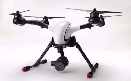 Flycam Voyager 4 có Zoom quang 16x, điều khiển bằng sóng di động
