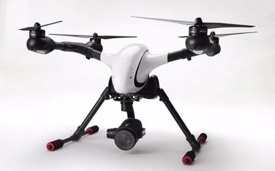 Flycam Voyager 4 có Zoom quang 16x, điều khiển bằng sóng di động