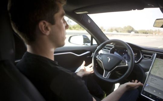 Bất chấp tai nạn chết người, Tesla vẫn tiếp tục được thử nghiệm