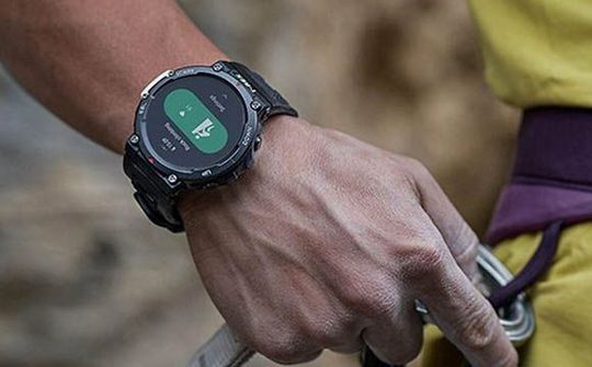 Amazfit Falcon - đối thủ giá rẻ của Apple Watch Ultra