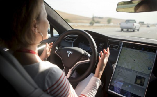 Tesla "giở mặt" với đối tác sau vụ tai nạn chết người của xe tự hành