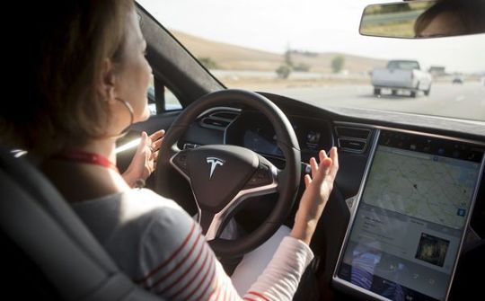 Tesla "giở mặt" với đối tác sau vụ tai nạn chết người của xe tự hành