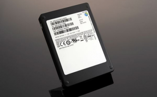 Samsung bán ổ SSD 16TB "khủng", giá hơn 200 triệu đồng