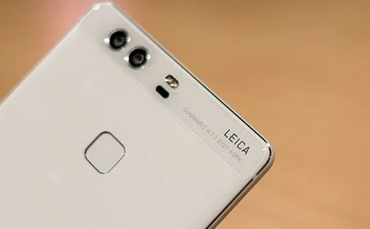 Huawei bị tố dùng ảnh chụp từ máy ảnh DSLR gán cho P9
